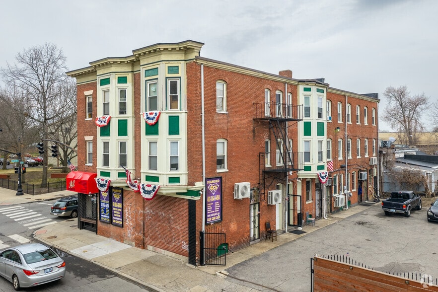 More Photos Of 316 Cranston St, Providence Storefront Retail Residential For Lease