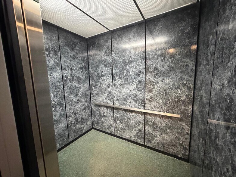 More Photos Of 300 Southtown Blvd, Owensboro Office For Lease