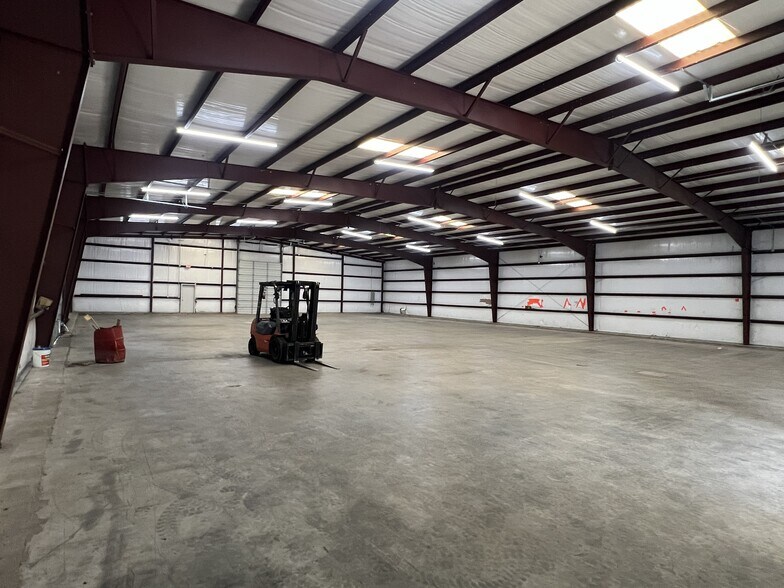 More Photos Of 1001 Bryan, Bryan Warehouse For Lease