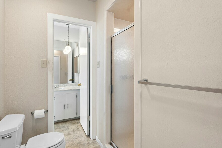 More Photos Of 6401 Menchaca Rd, Austin Flex For Sale