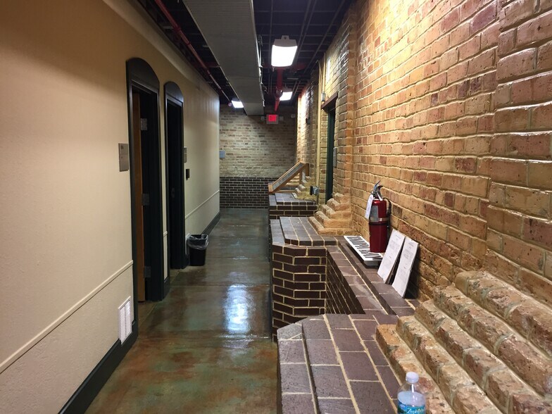 More Photos Of 1403 N Howard Ave, Tampa Office For Sale