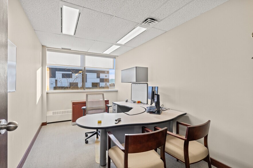 More Photos Of 478 Bernard Av, Kelowna Office For Lease
