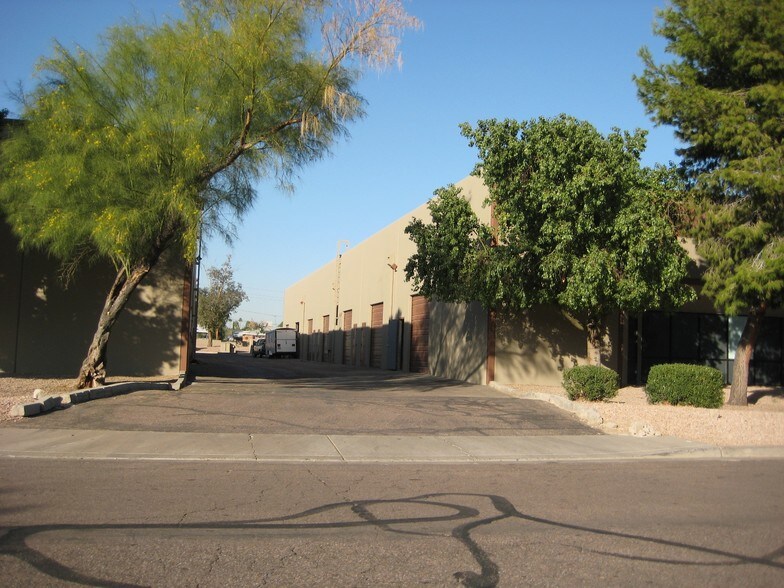 More Photos Of 3334-3432 W Wilshire Dr, Phoenix Warehouse For Lease