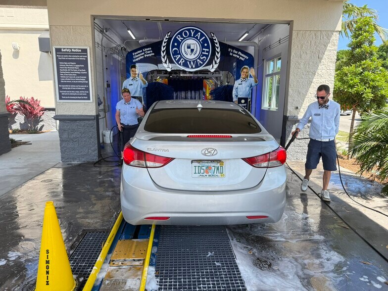 More Photos Of 921 Palm Beach Lakes Blvd, West Palm Beach Carwash For Sale