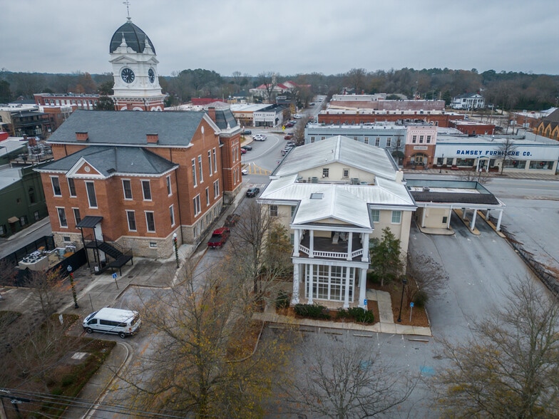 More Photos Of 1134 Clark St, Covington Bank For Lease