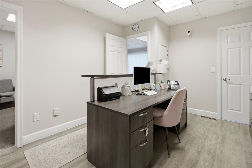 More Photos Of 33 Candee Ave, Sayville Medical For Lease