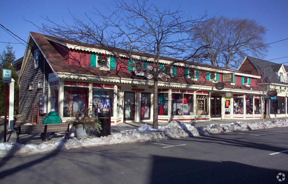 More Photos Of 606 Main St, Hyannis Restaurant For Lease