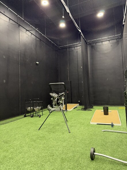 More Photos Of 1040 Mustang Dr, Grapevine General Retail For Lease