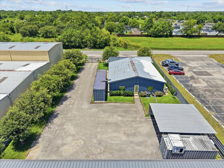 More Photos Of 2113 Garden Rd, Pearland Light Distribution For Sale