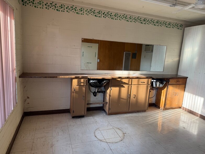 More Photos Of 217 Percy Ave, Yuba City Storefront For Sale