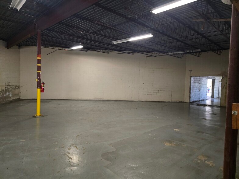 More Photos Of 100 Glen Rd, Cranston Manufacturing For Lease