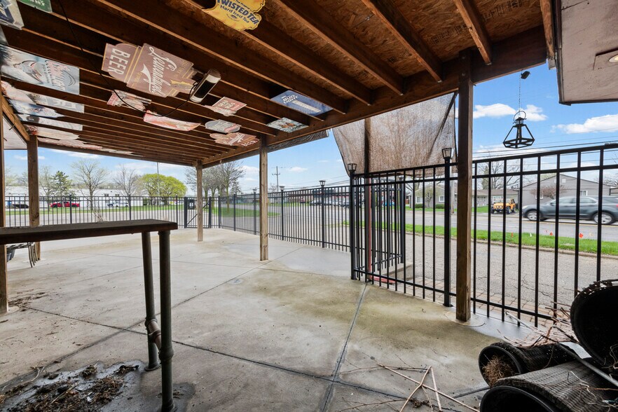 More Photos Of 1090 Rochester Rd, Troy Restaurant For Sale