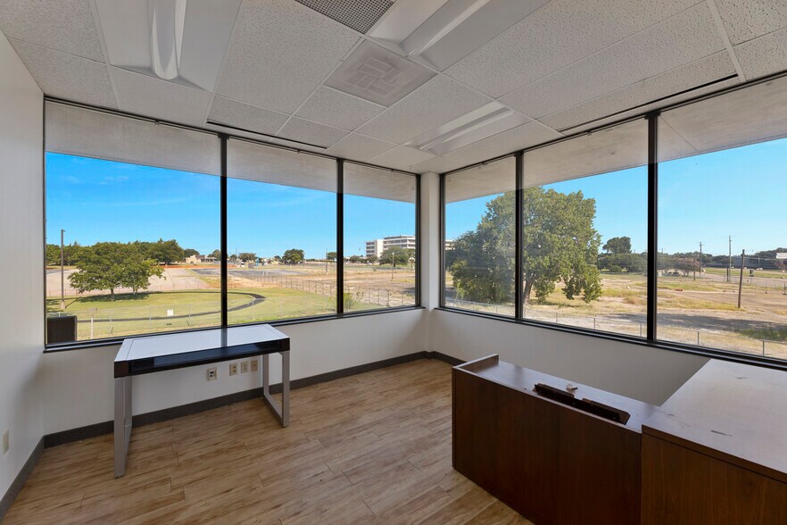 More Photos Of 4221 S Walton Walker Blvd, Dallas Office For Sale