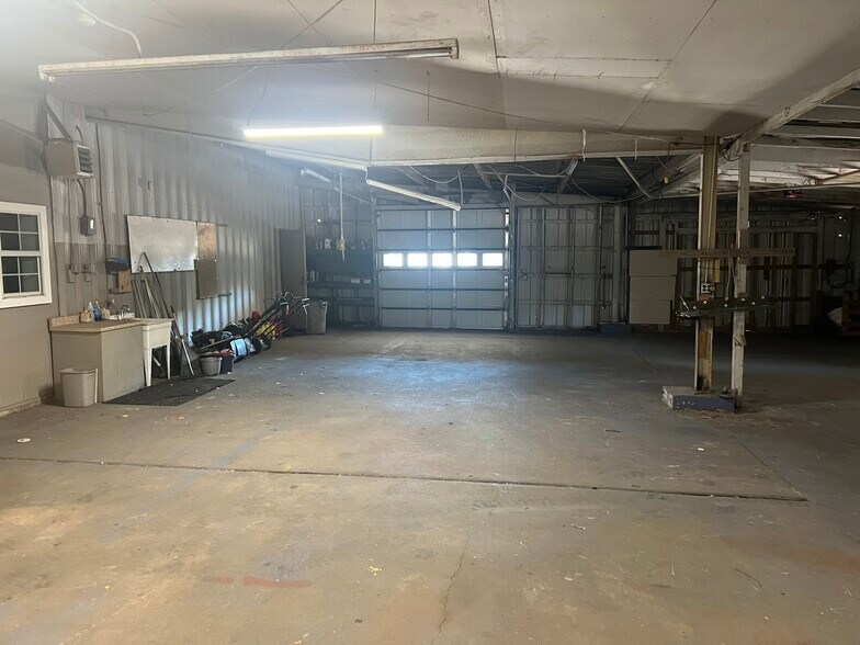 More Photos Of 8653 Pensacola Blvd, Pensacola Freestanding For Lease