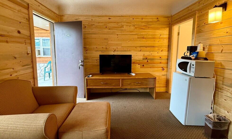 More Photos Of 244 W Yellowstone Ave, Cody Hotel For Sale