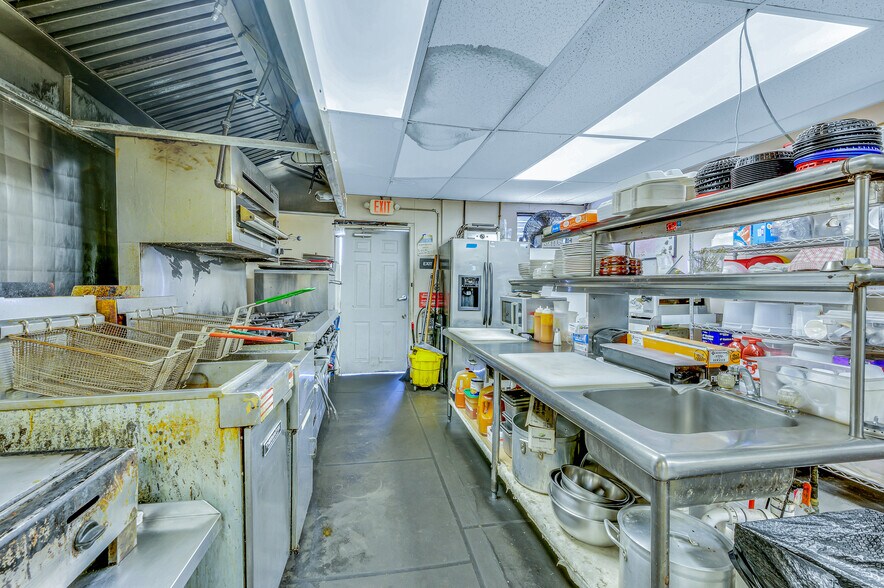More Photos Of 524 Court St, Scranton General Retail For Sale