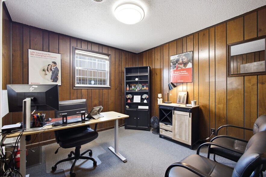 More Photos Of 119 Gateway Ave, Rockwood Office Residential For Sale