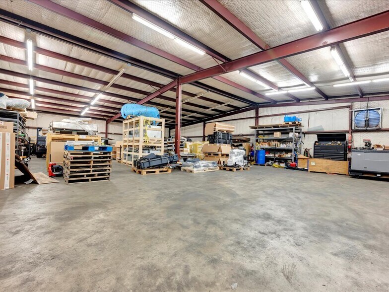 More Photos Of 1610 N John Redditt Dr, Lufkin Light Manufacturing For Sale