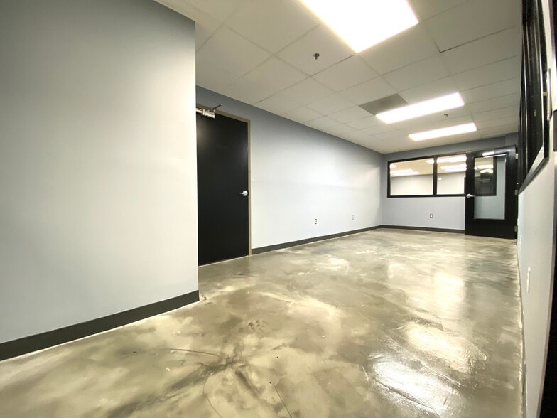 More Photos Of 2488 SW Lakewood Ave, Atlanta Office Residential For Lease