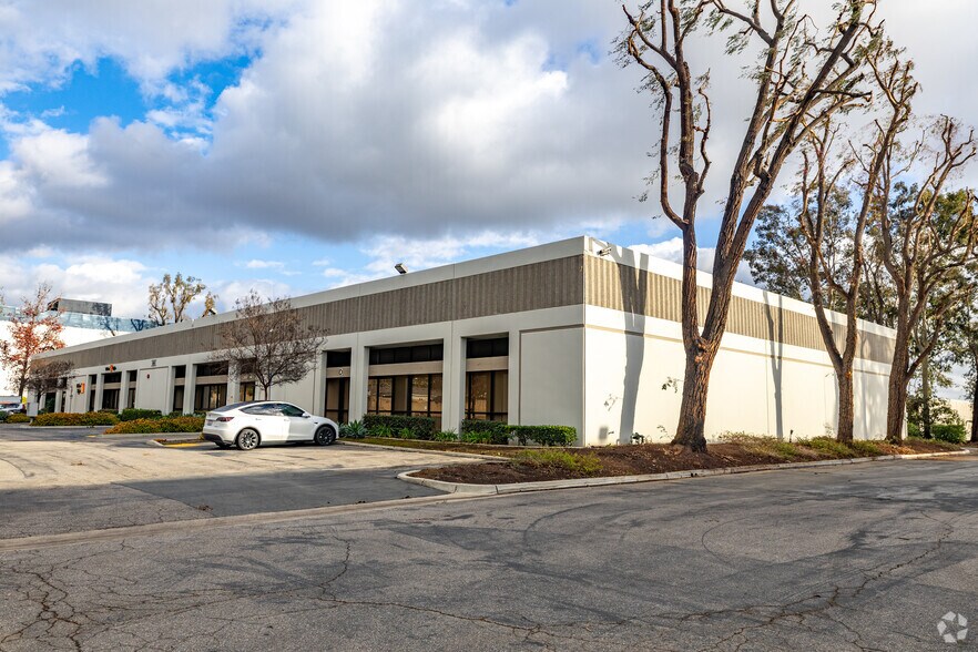 More Photos Of 950 W Central Ave, Brea Manufacturing For Sale
