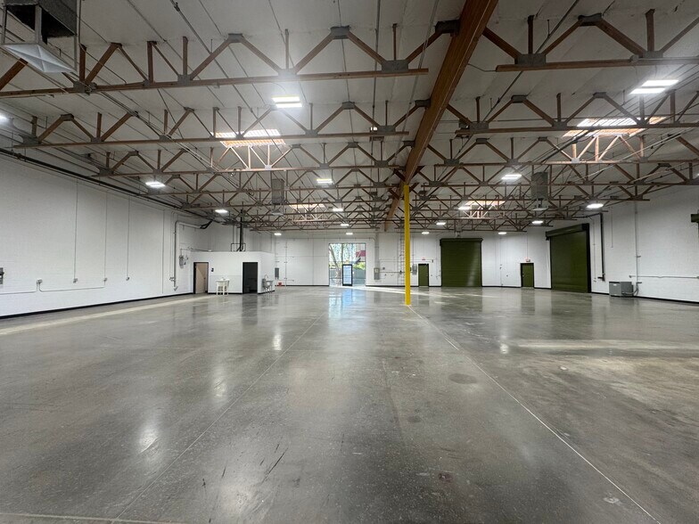 More Photos Of 240 N Sunway Dr, Gilbert Manufacturing For Lease