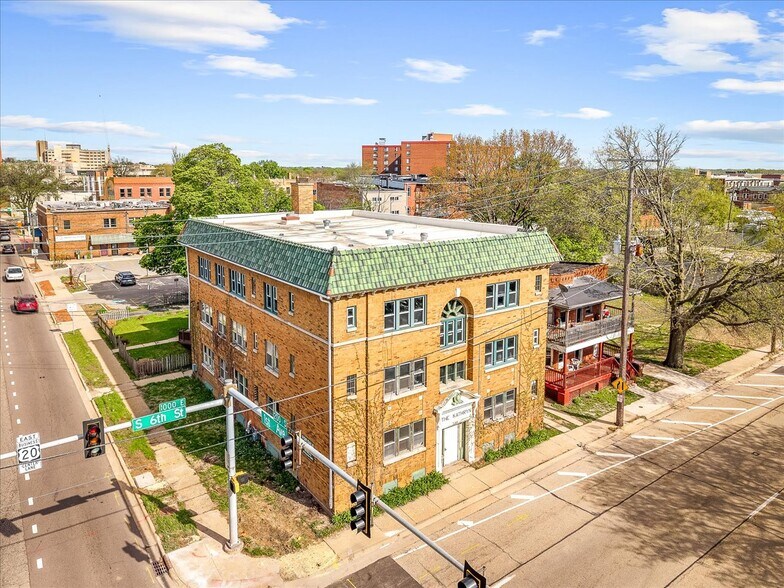 Primary Photo Of 204 S 6th St, Rockford Apartments For Sale
