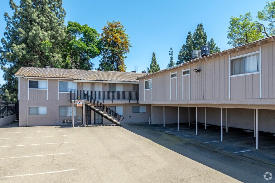 More Photos Of 1905 E Pontiac Way, Fresno Apartments For Sale