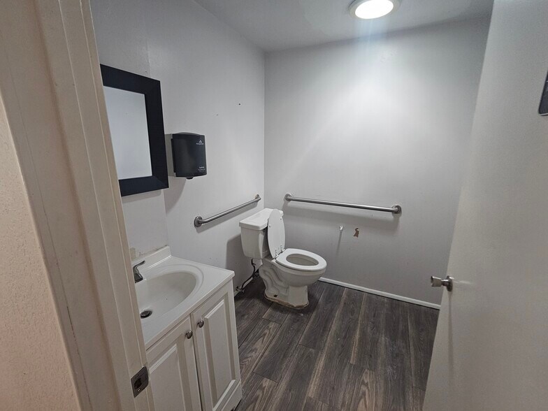 More Photos Of 955 W 4th St, Benson Office For Sale