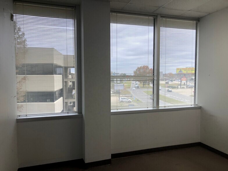 More Photos Of 3029 S Sherwood Forest Blvd, Baton Rouge Loft Creative Space For Lease