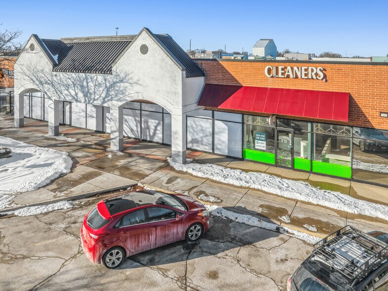 More Photos Of 760-836 E Rand Rd, Arlington Heights General Retail For Sale