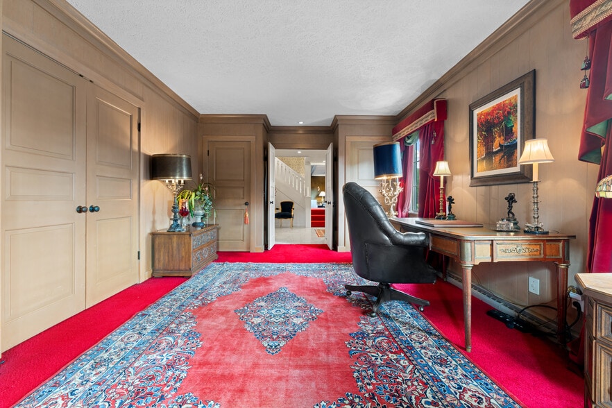 More Photos Of 550 Warner rd, Vienna Specialty For Sale
