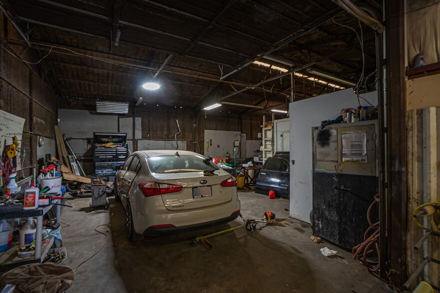 More Photos Of 301 SW 59th St, Oklahoma City Auto Repair For Sale