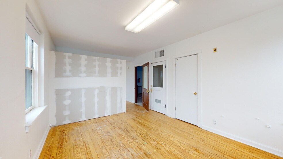 More Photos Of 7905 Big Bend Blvd, Webster Groves Office For Lease