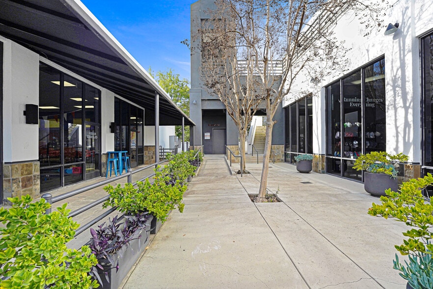 More Photos Of , Agoura Hills General Retail For Sale