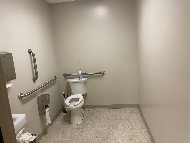 More Photos Of 1305 North St, Nacogdoches Healthcare For Lease