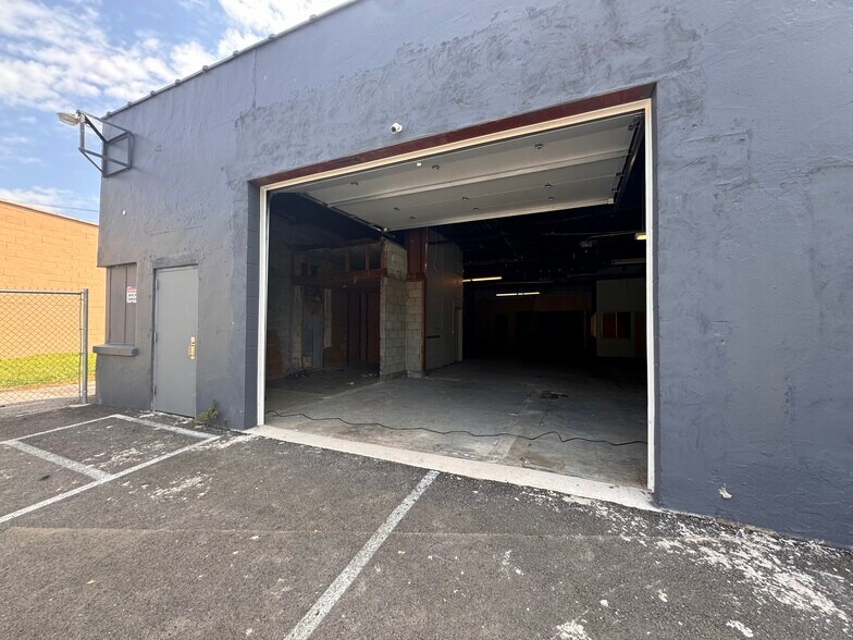 More Photos Of 19 Silver St, Rochester Distribution For Sale