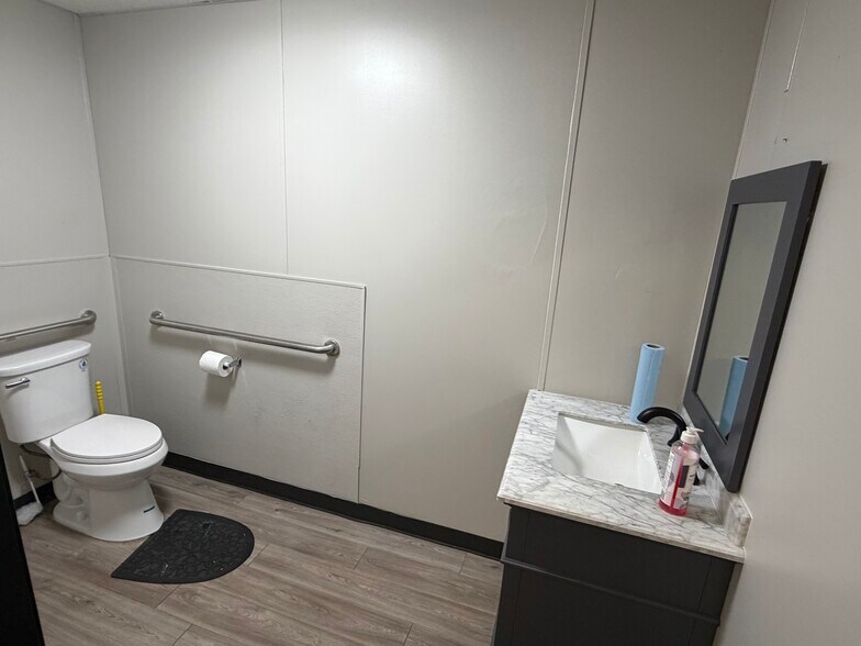 More Photos Of 11055 Eastex Fwy, Houston Auto Dealership For Sale