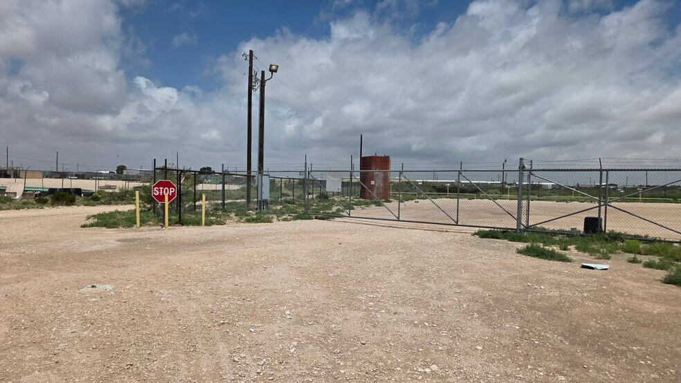 More Photos Of 1401 IH-20, Monahans Land For Sale