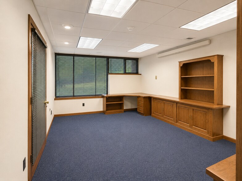 More Photos Of 6 Park Pl, New Britain Medical For Lease