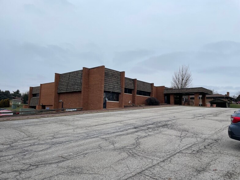 More Photos Of 365 S Crown Hill Rd, Orrville Medical For Lease