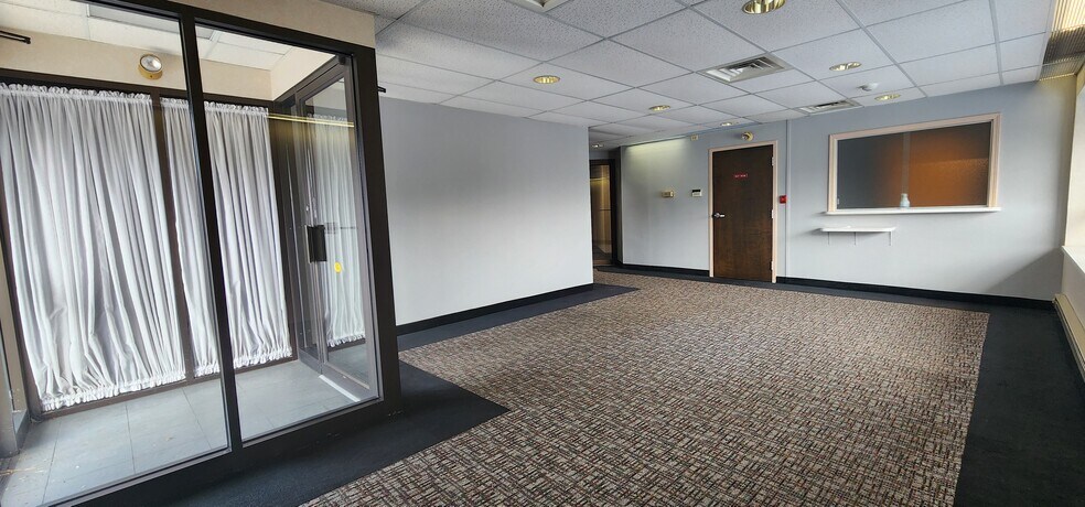 More Photos Of 390 Pierce St, Kingston Medical For Lease