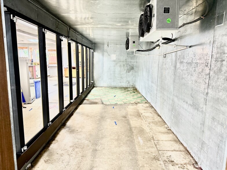 More Photos Of 209 17th St SW, Massillon General Retail For Sale
