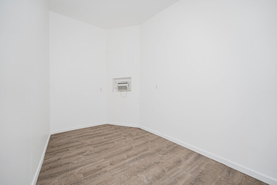 More Photos Of 419 Jersey St, Staten Island Storefront For Sale