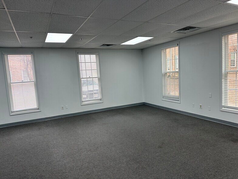 More Photos Of 17768 Preston Rd, Dallas Office For Sale
