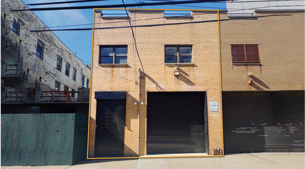 Primary Photo Of 3858 11th St, Long Island City Warehouse For Lease