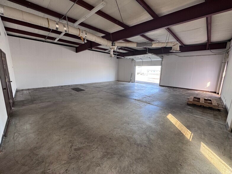 More Photos Of 10828 E Newton St, Tulsa Unknown For Lease