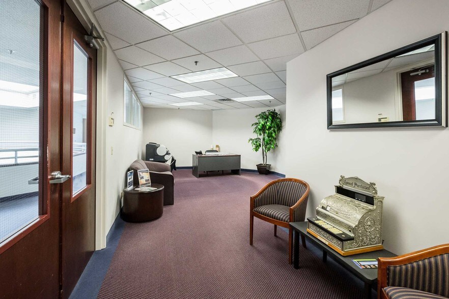 More Photos Of 9905 N 45th Ave, Plymouth Loft Creative Space For Sale