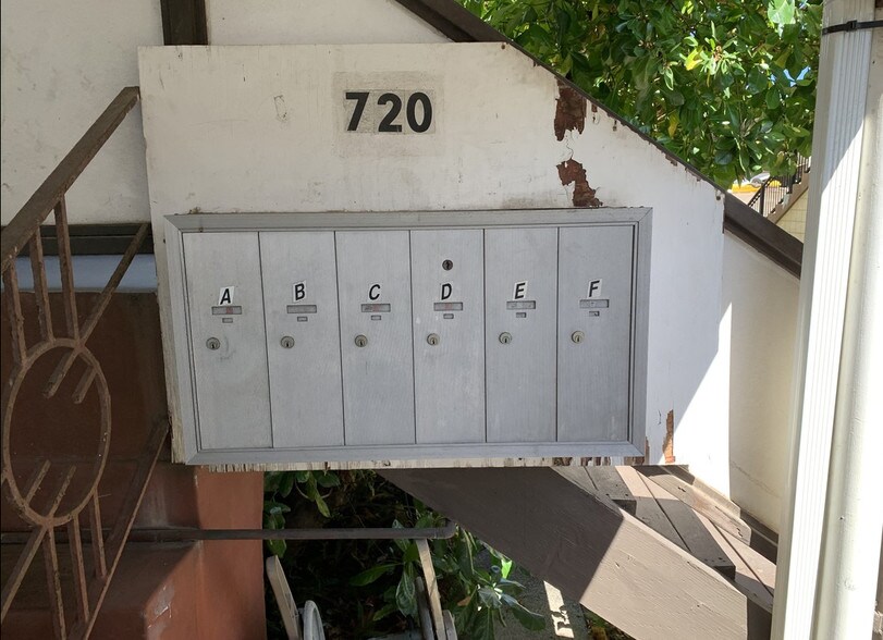 More Photos Of 720 Mahiai Pl, Honolulu Apartments For Sale