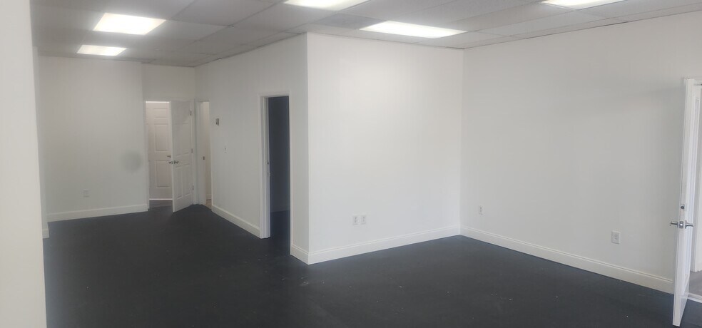 More Photos Of 861 Holcomb Bridge Rd, Roswell Office For Lease