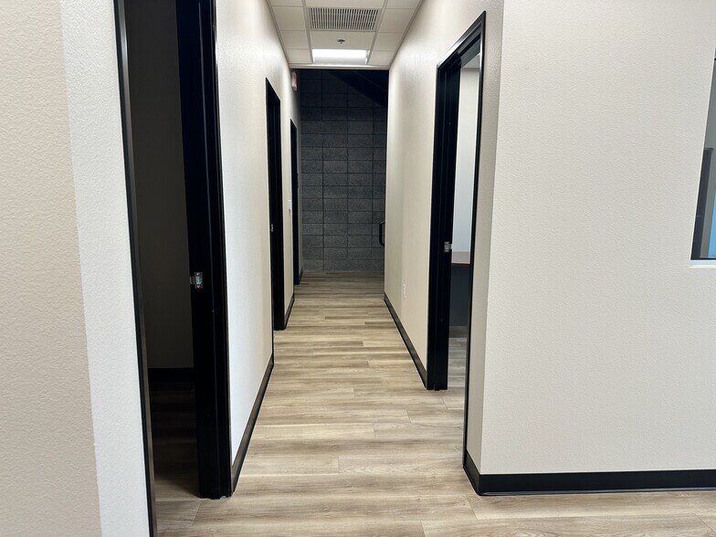 More Photos Of 4055 E Patrick Ln, Las Vegas Flex For Lease